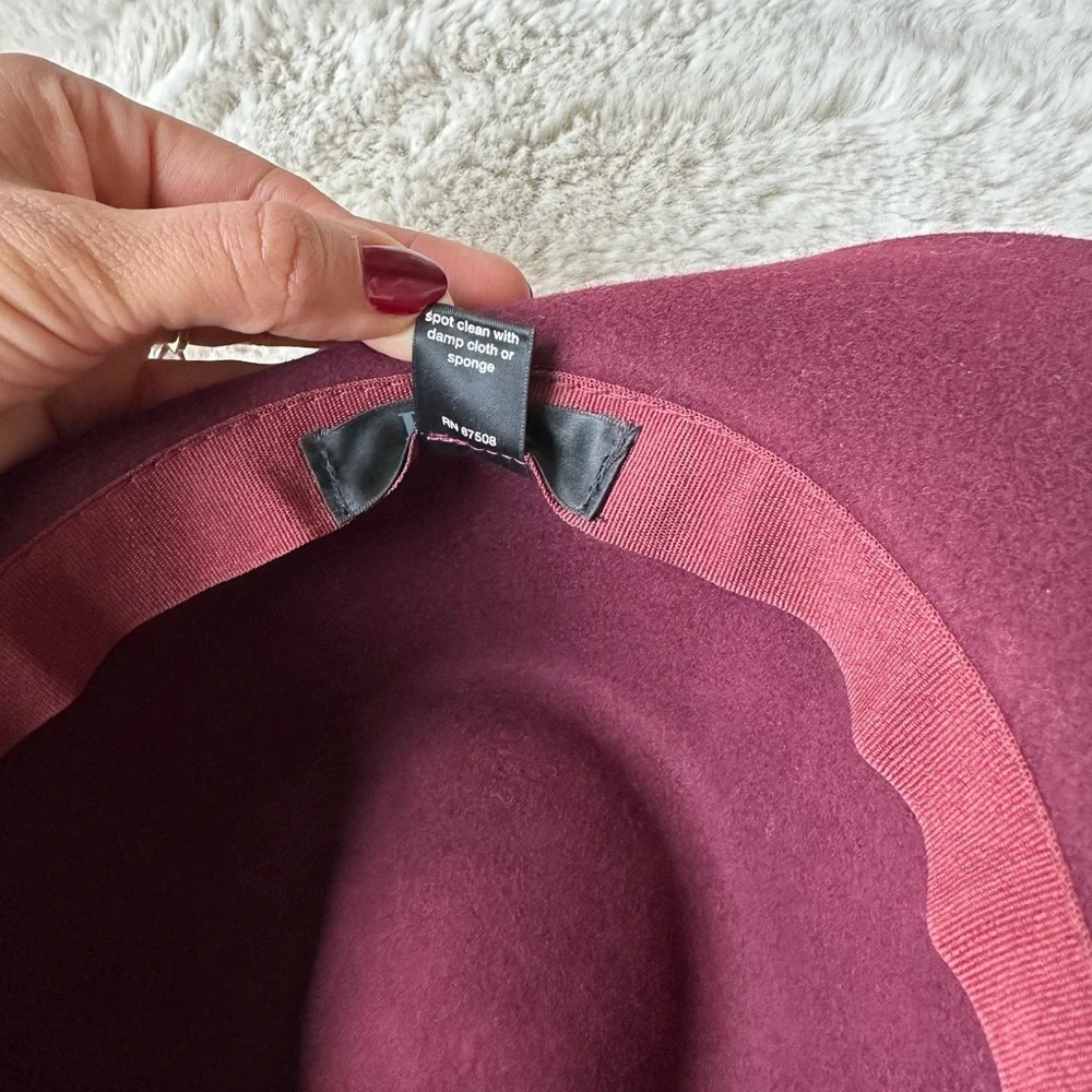 Black Saks Fifth Avenue 90s Wool Fedora Felt Hat‎ Burgundy Feathers One Size